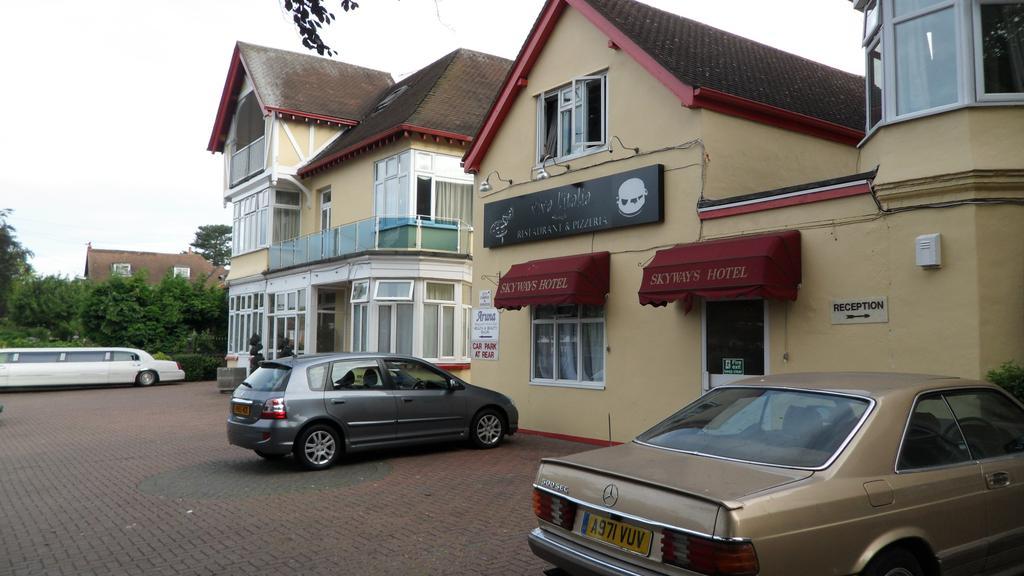 Skyways Hotel Slough Exterior foto